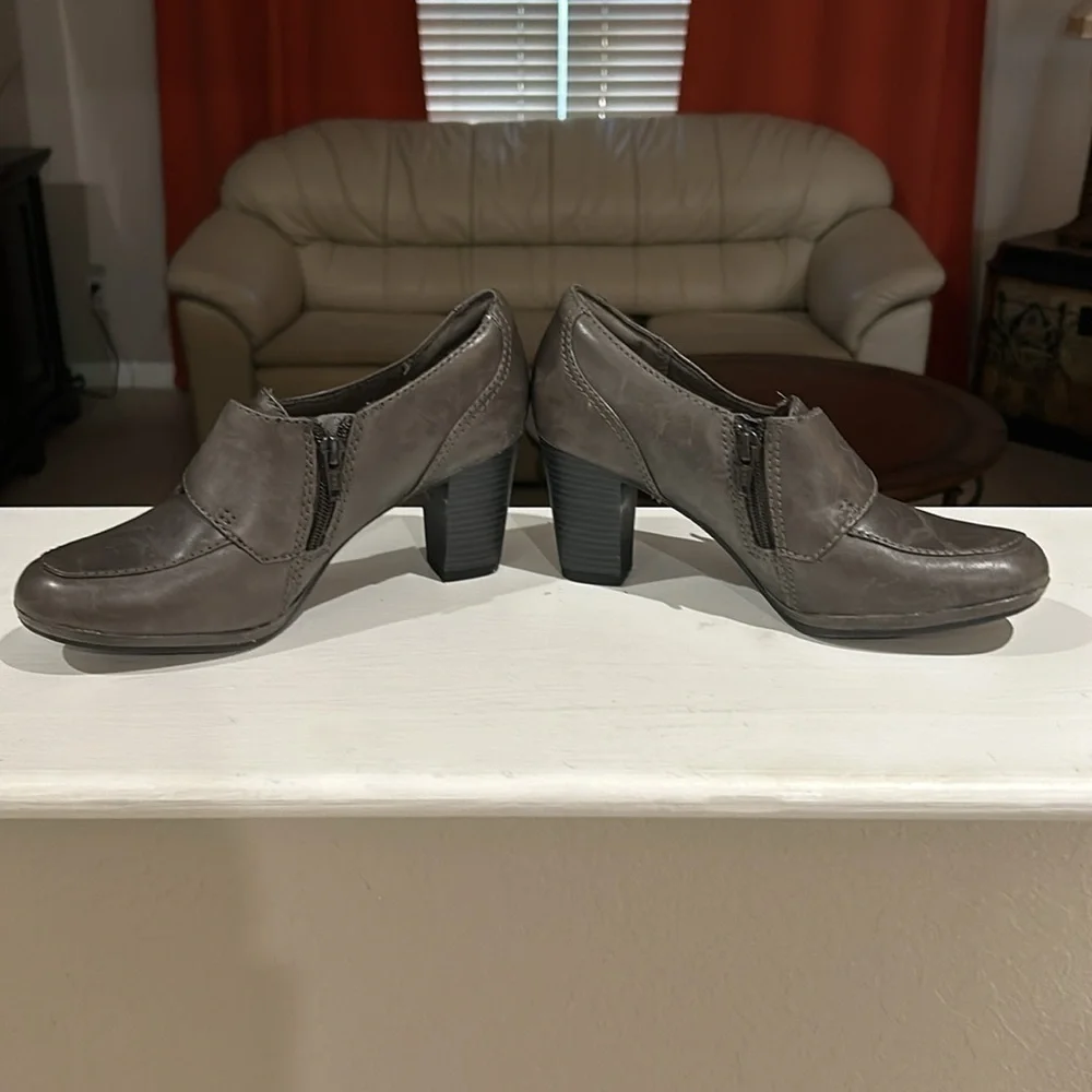 Clarks Women's Brynn Poppy Leather Slip-On Bootie Loafer Size 7M